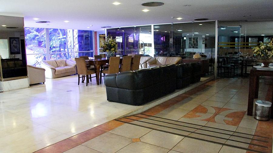 image-housing-carousel