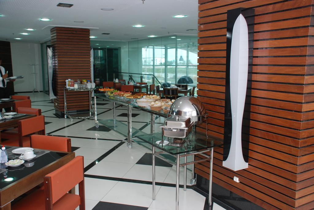 image-housing-carousel