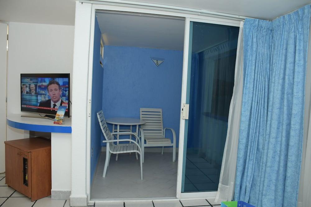 image-housing-carousel