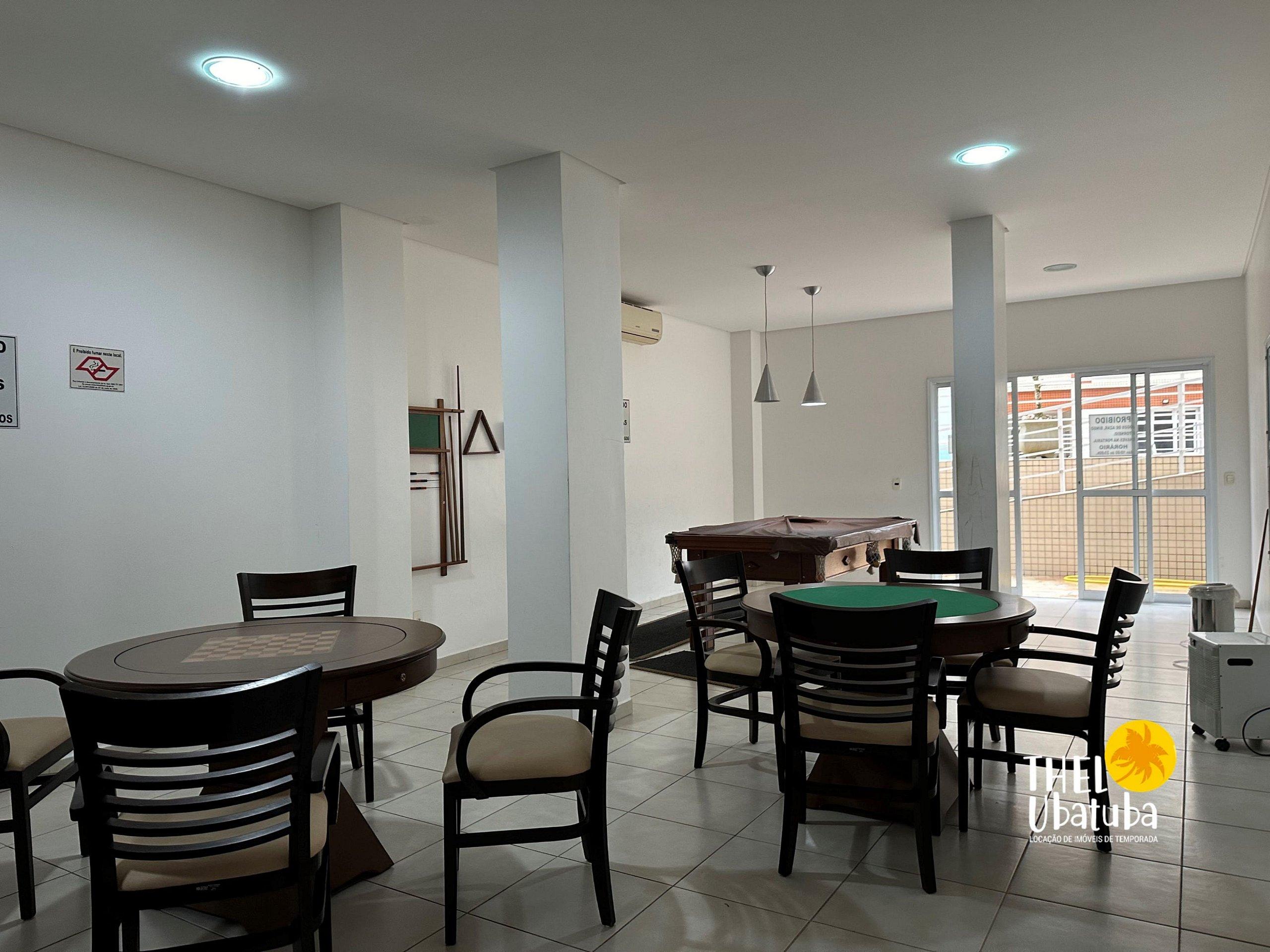 image-housing-carousel