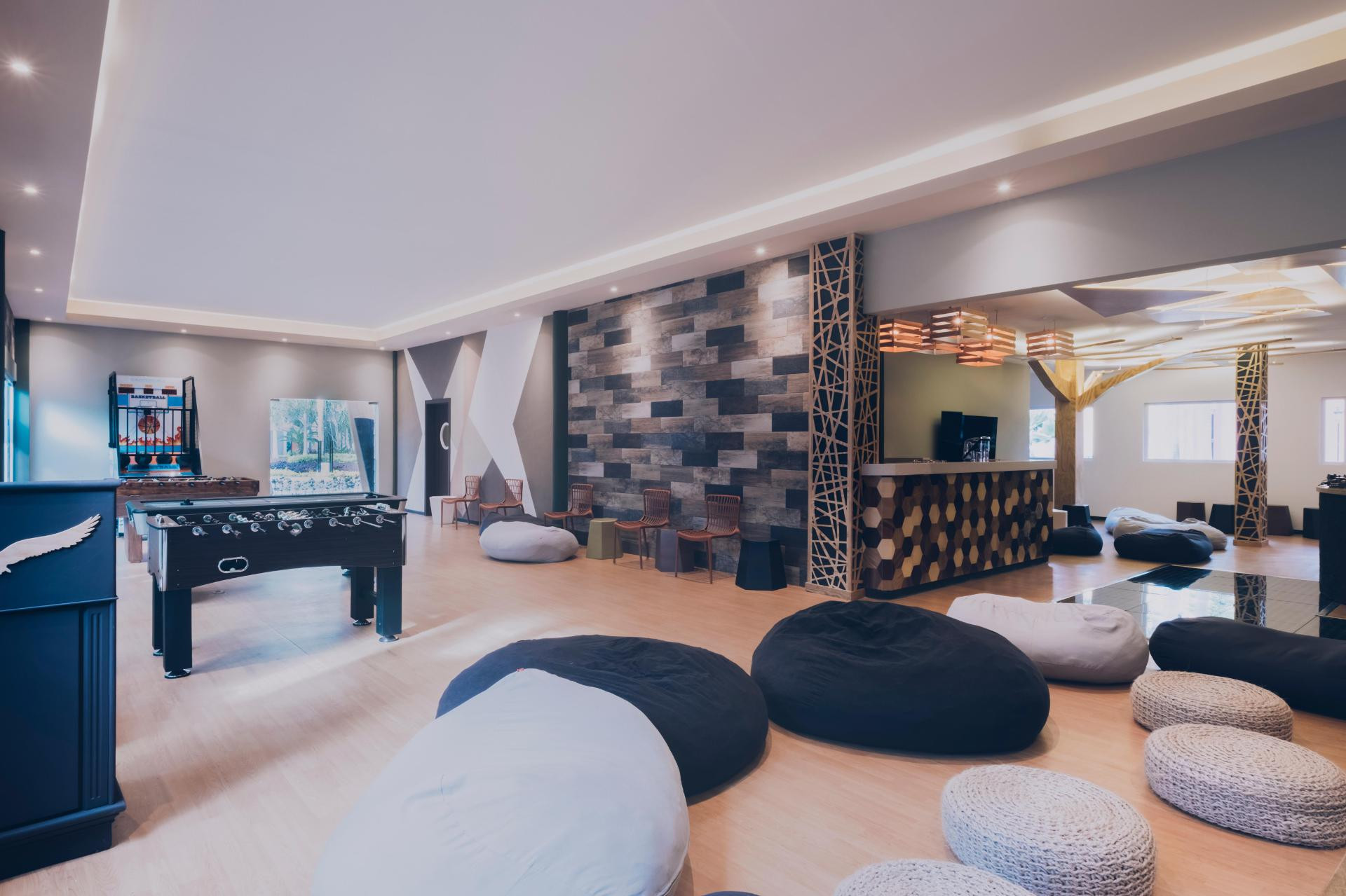 image-housing-carousel