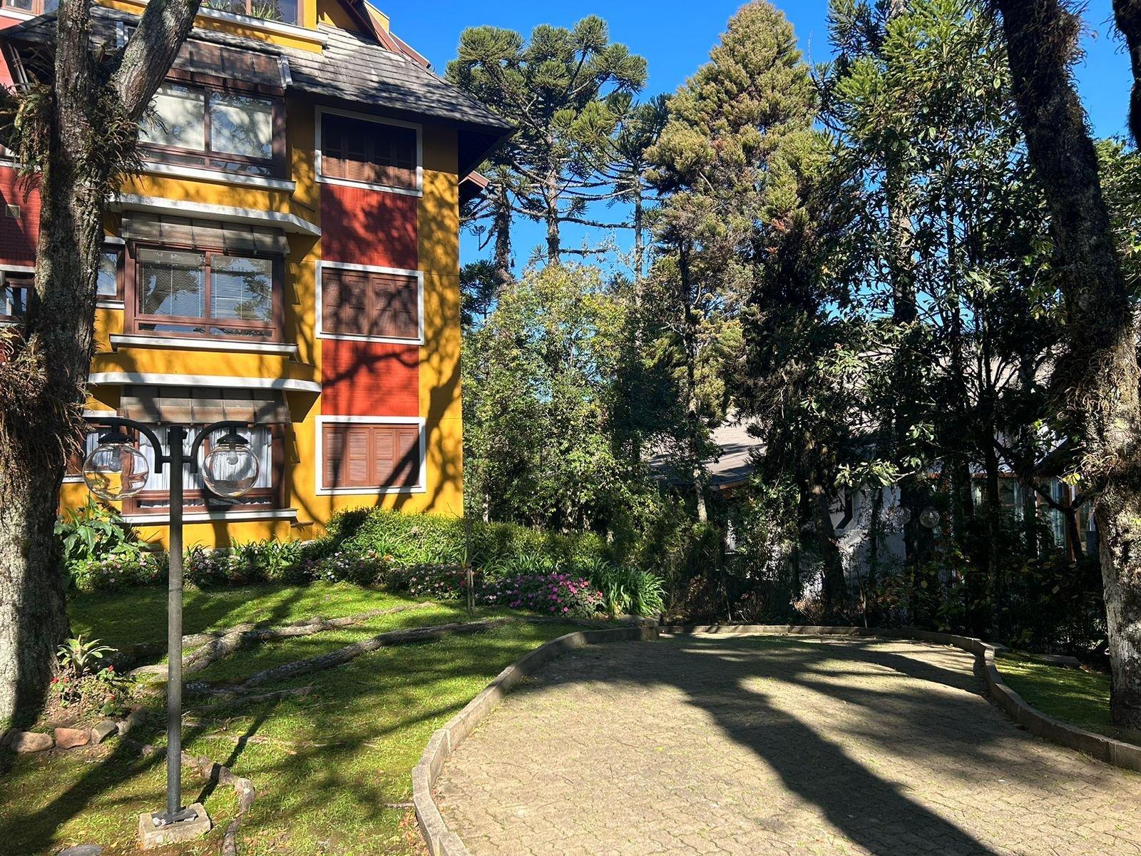 image-housing-carousel