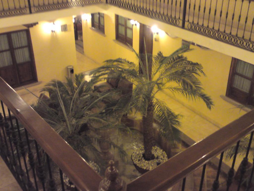 image-housing-carousel