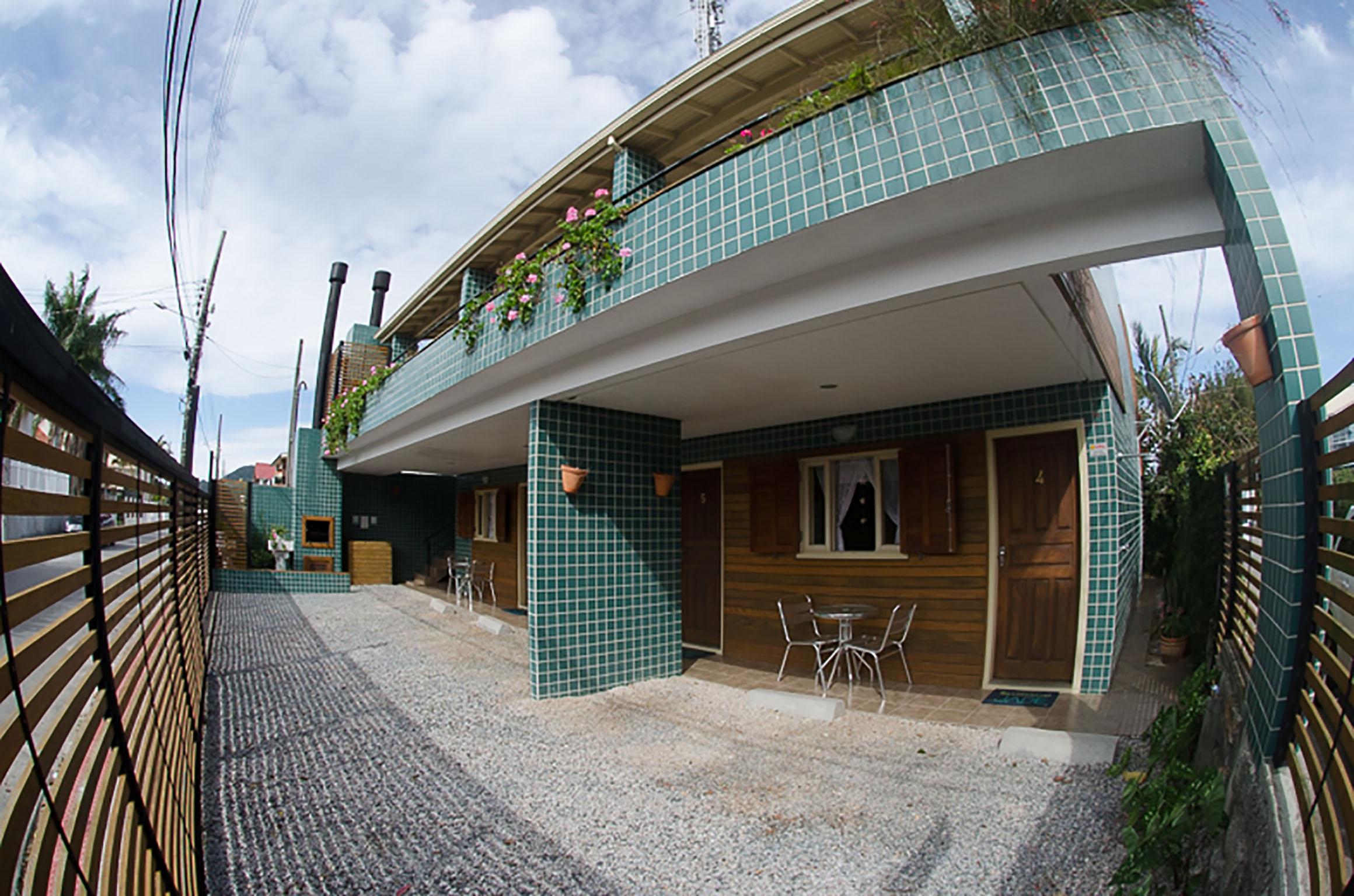 image-housing-carousel