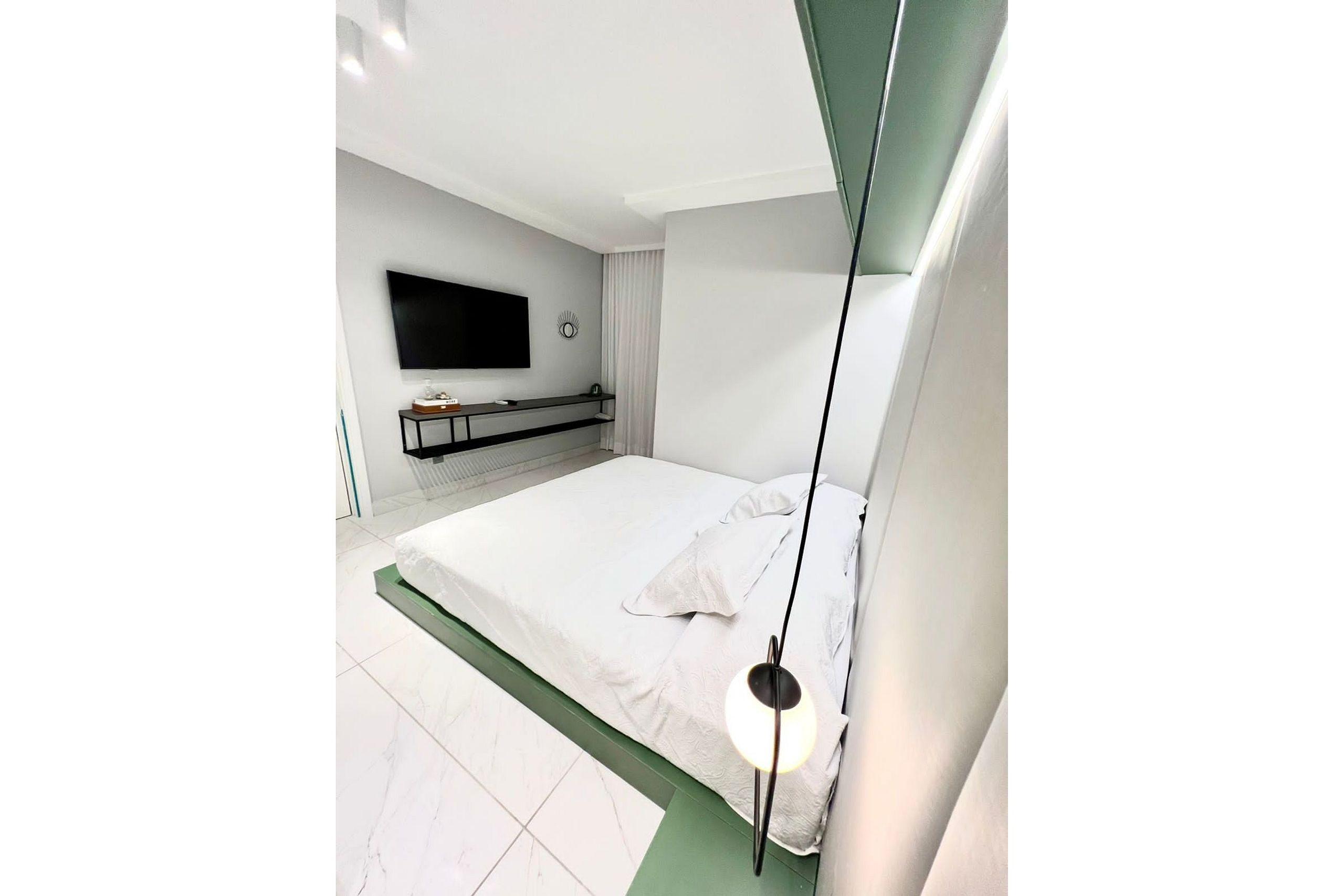 image-housing-carousel