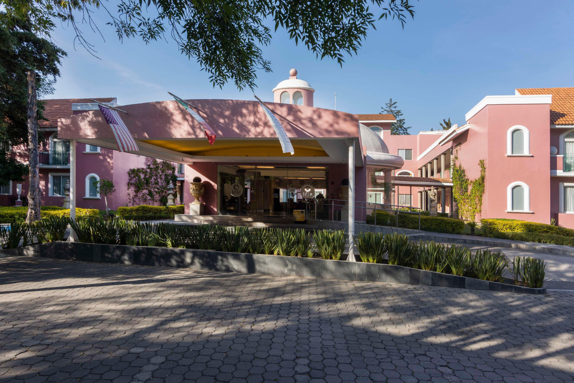 image-housing-carousel