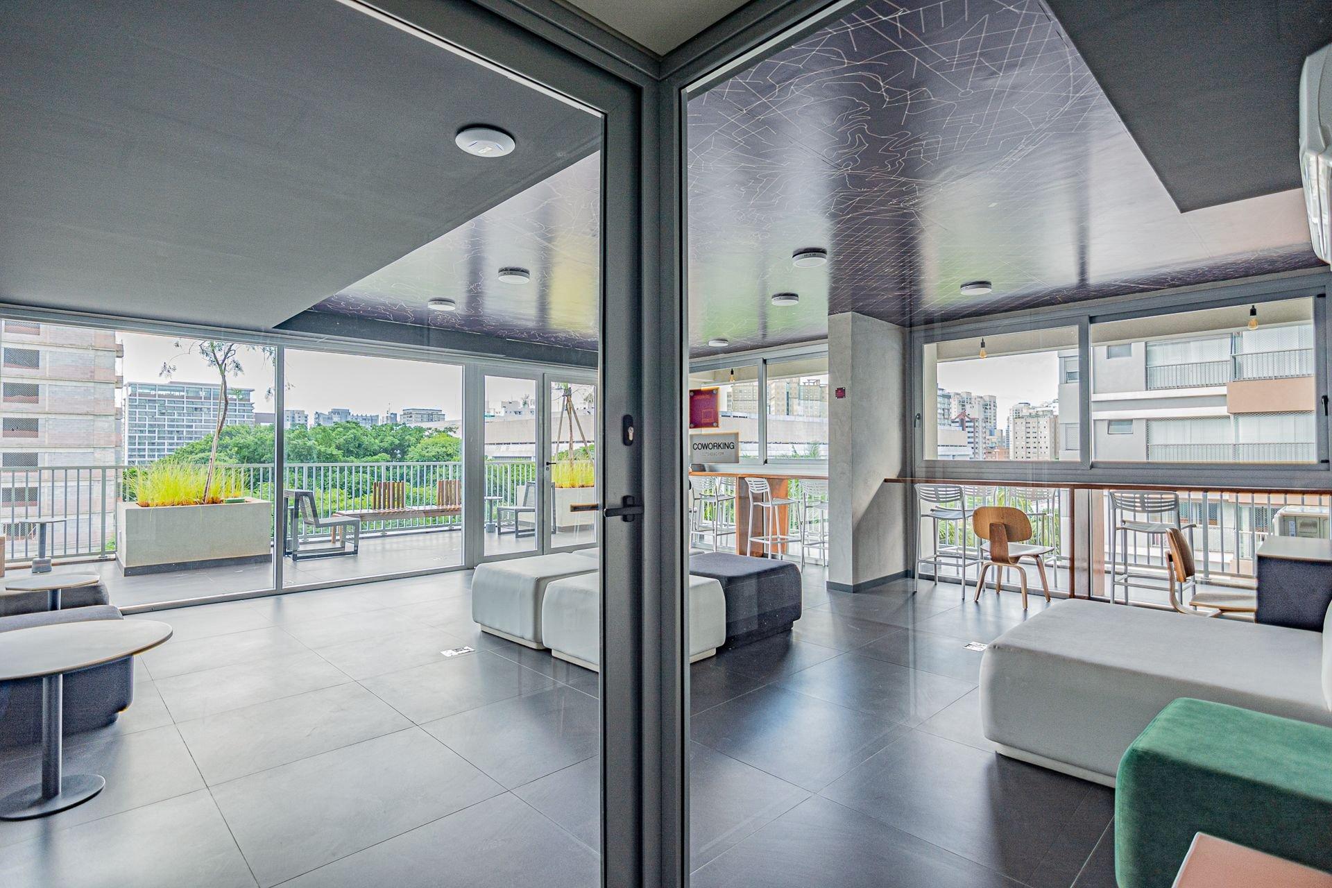 image-housing-carousel