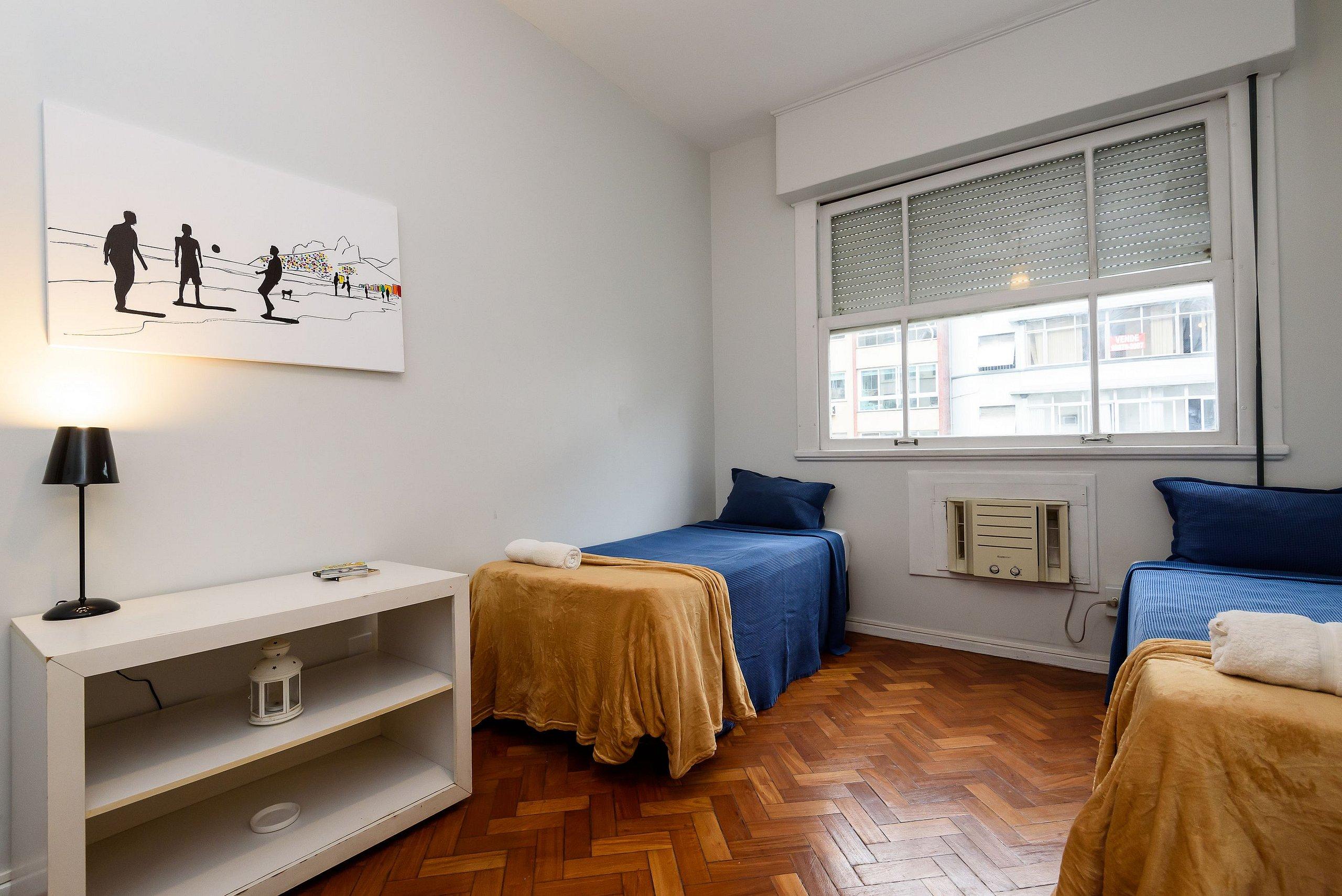 image-housing-carousel