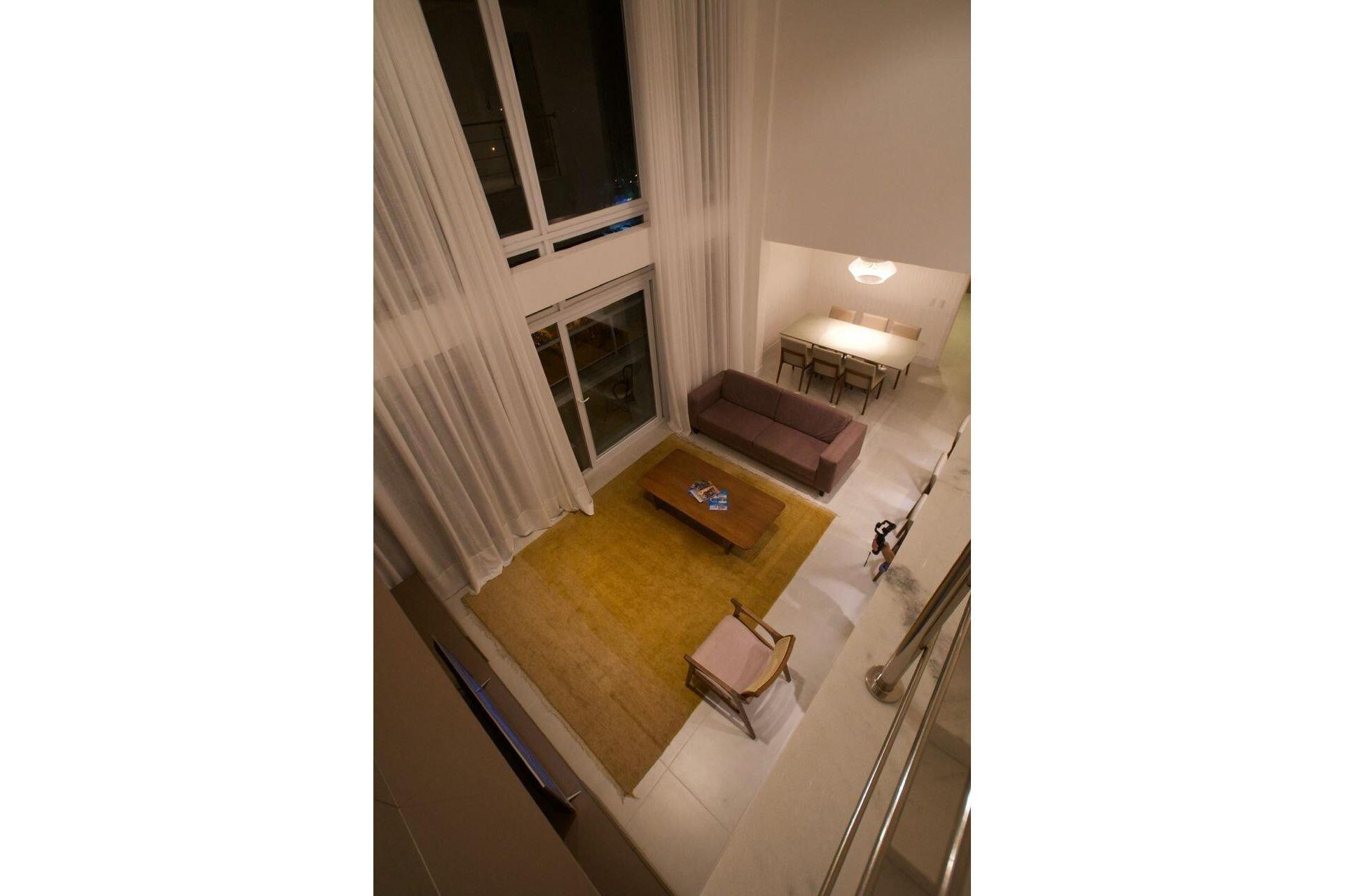image-housing-carousel
