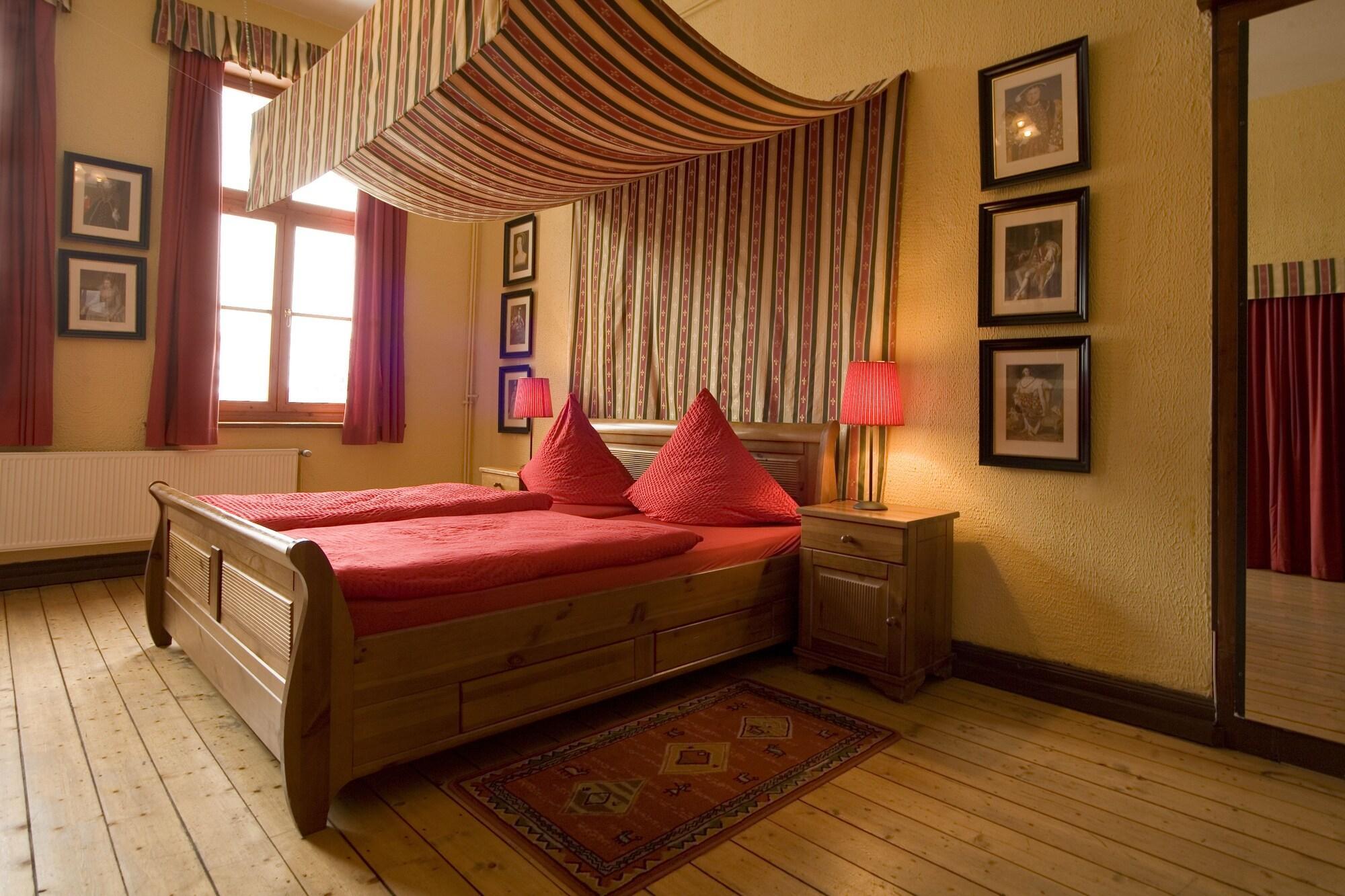 image-housing-carousel
