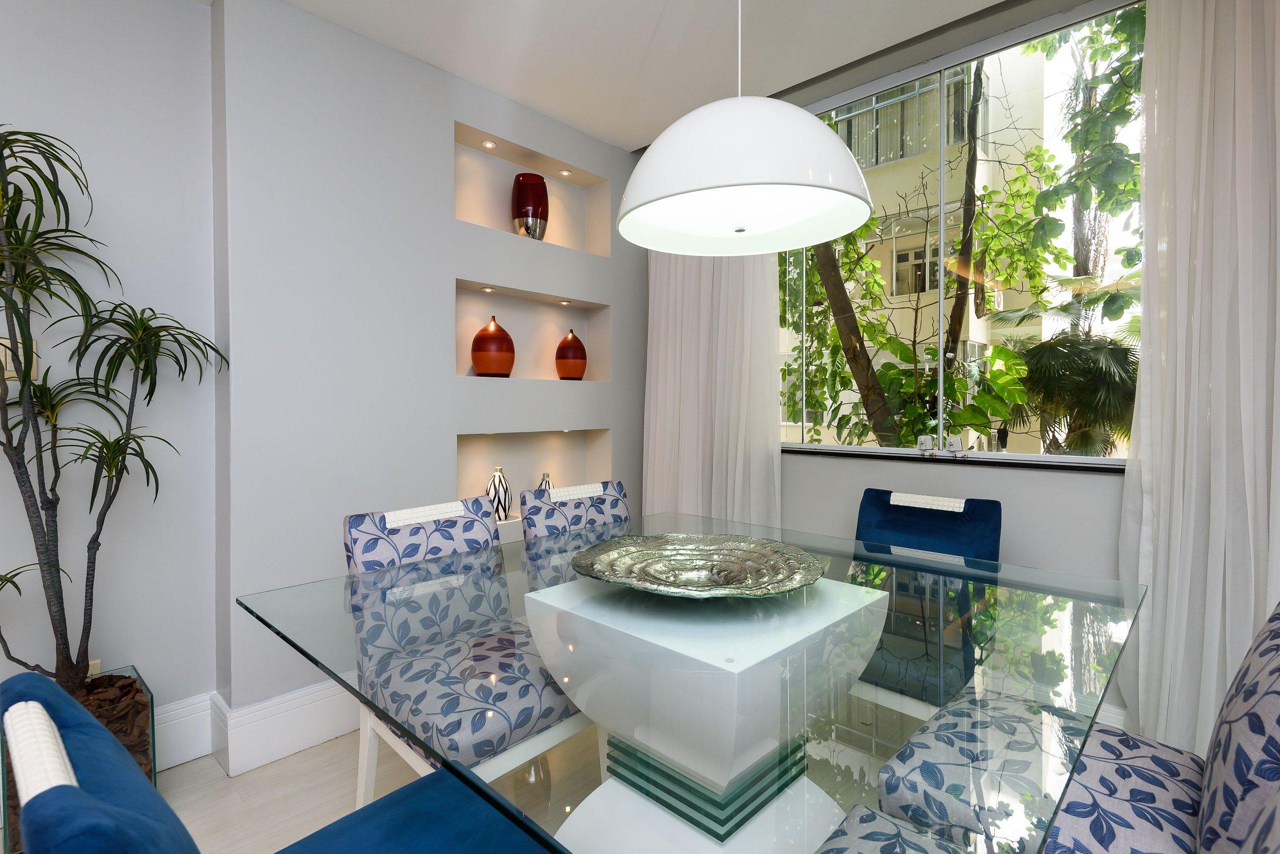 image-housing-carousel