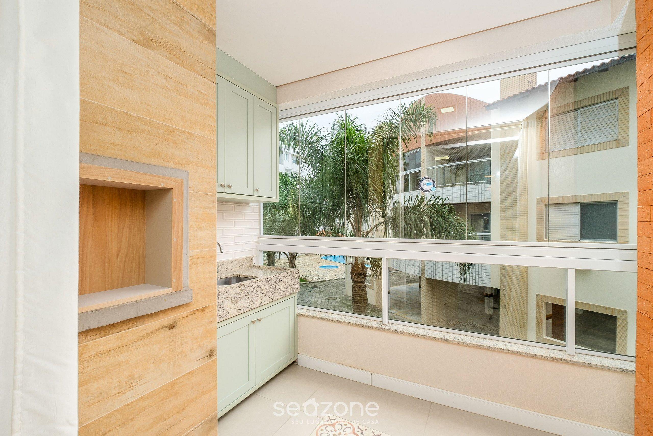image-housing-carousel