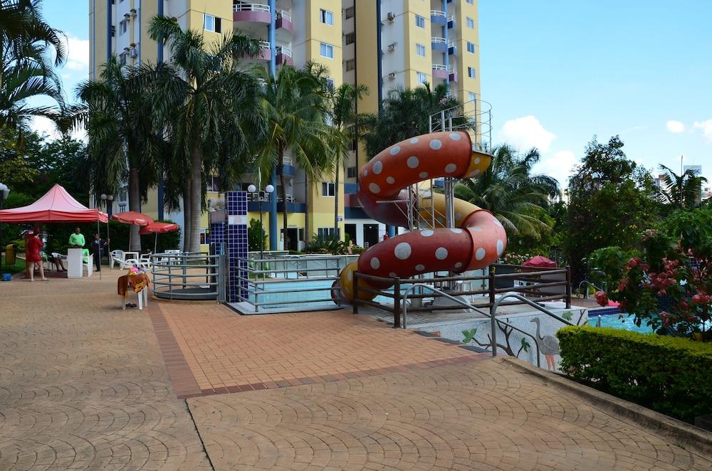 image-housing-carousel
