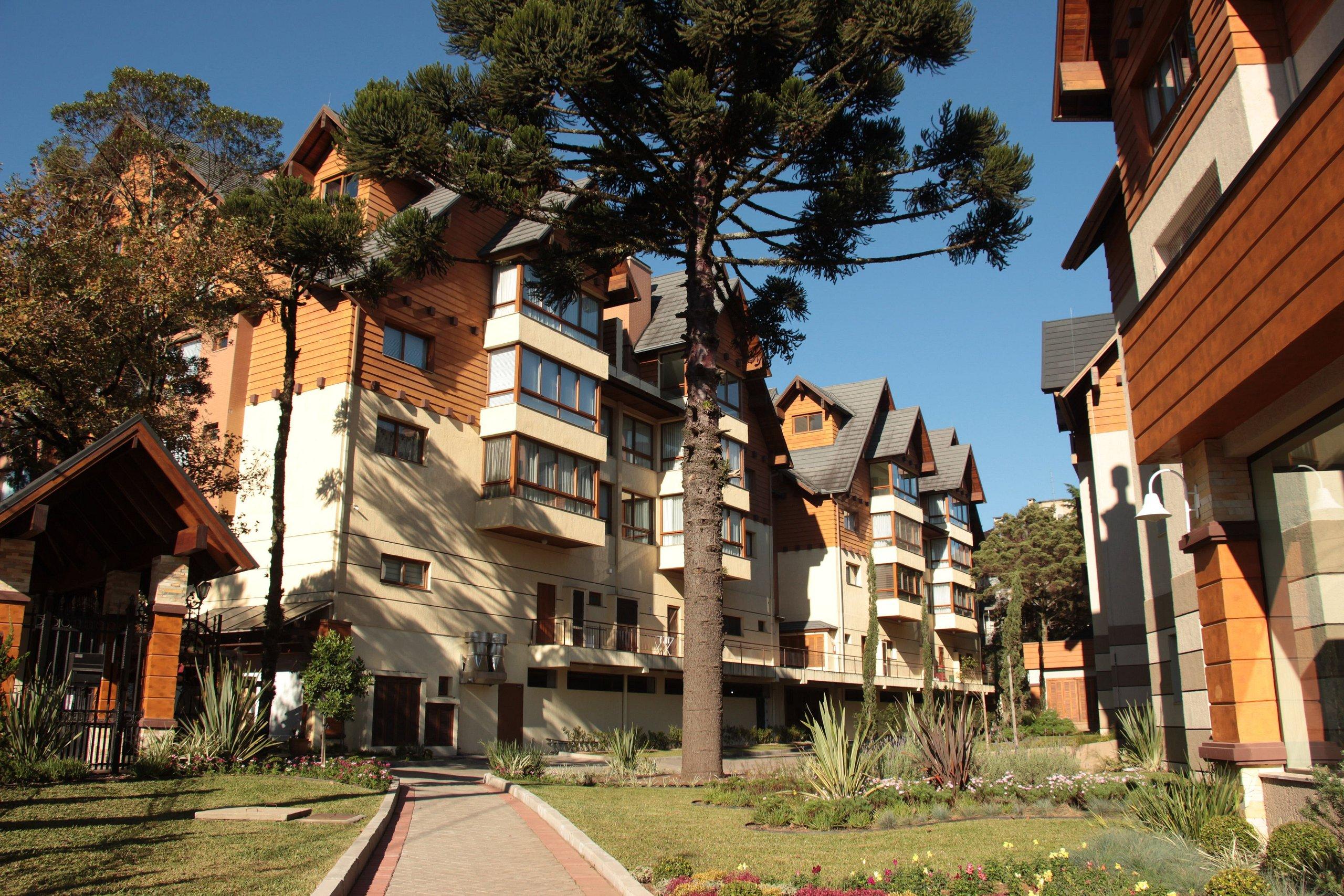 image-housing-carousel