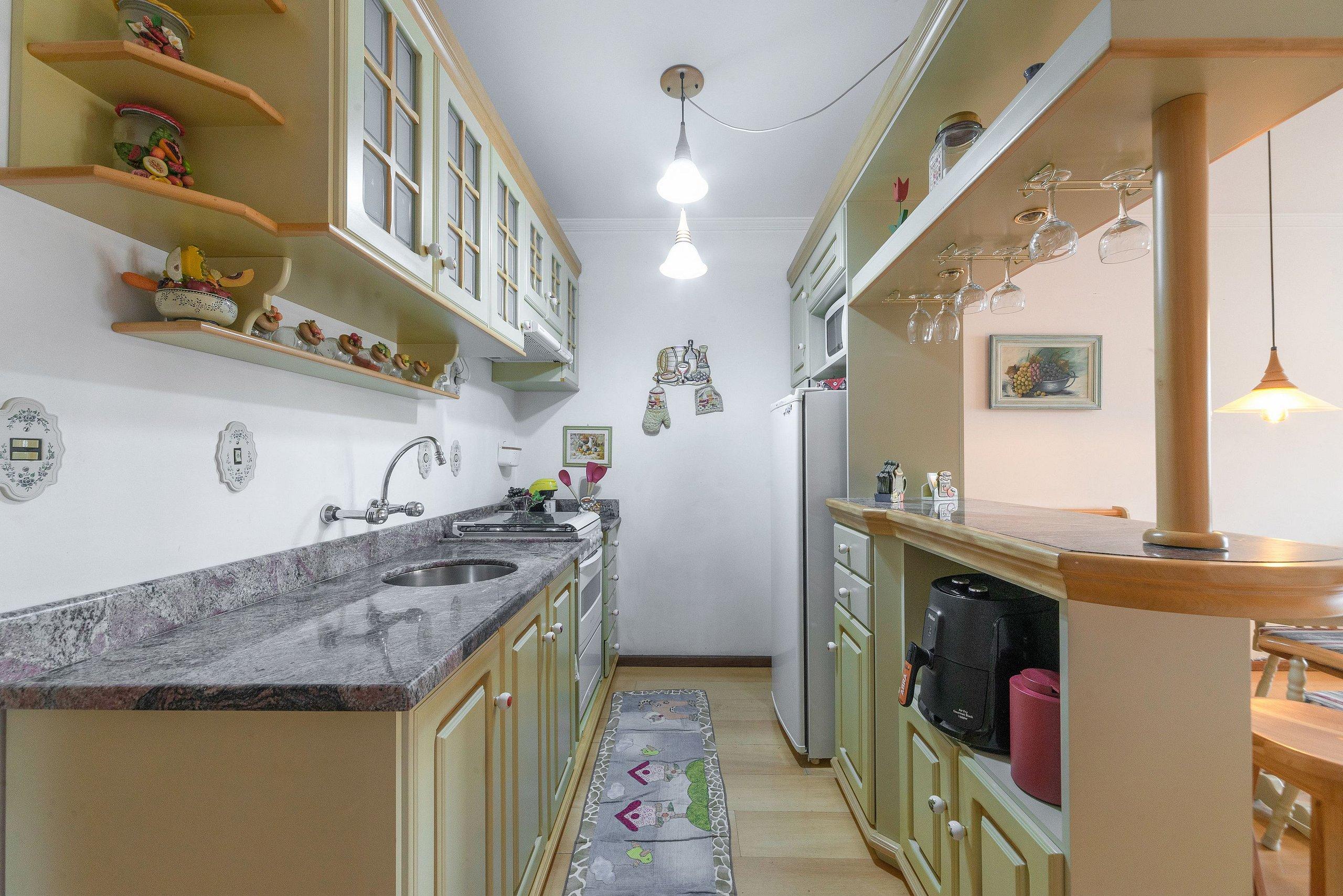 image-housing-carousel
