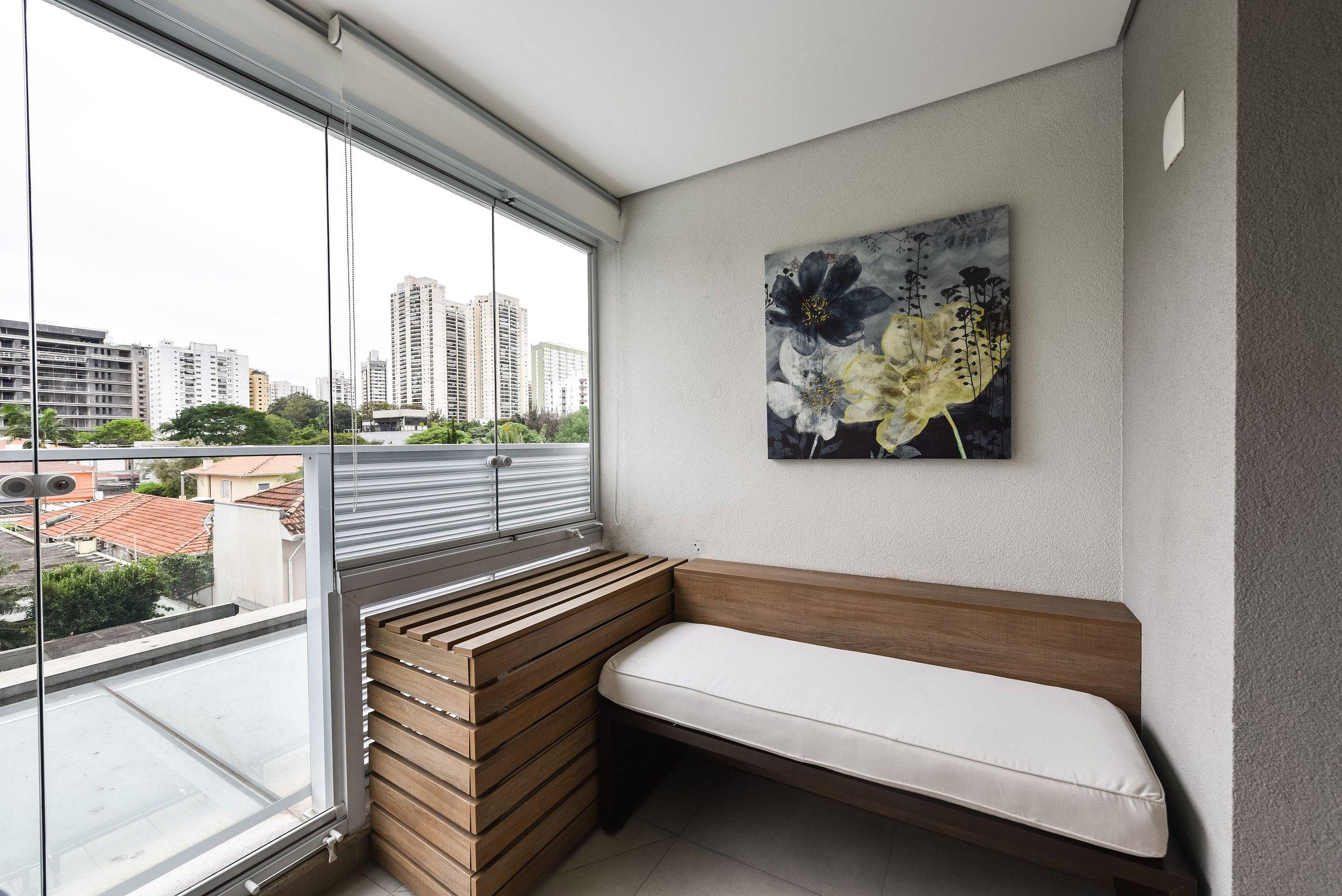 image-housing-carousel