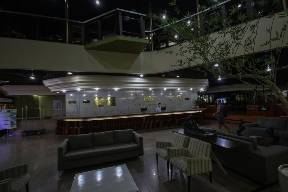 image-housing-carousel