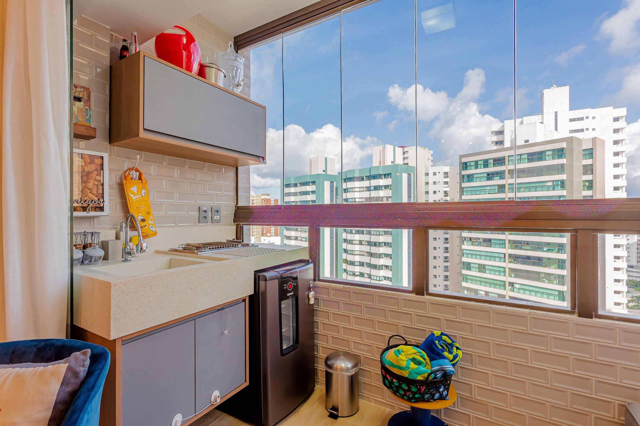 image-housing-carousel