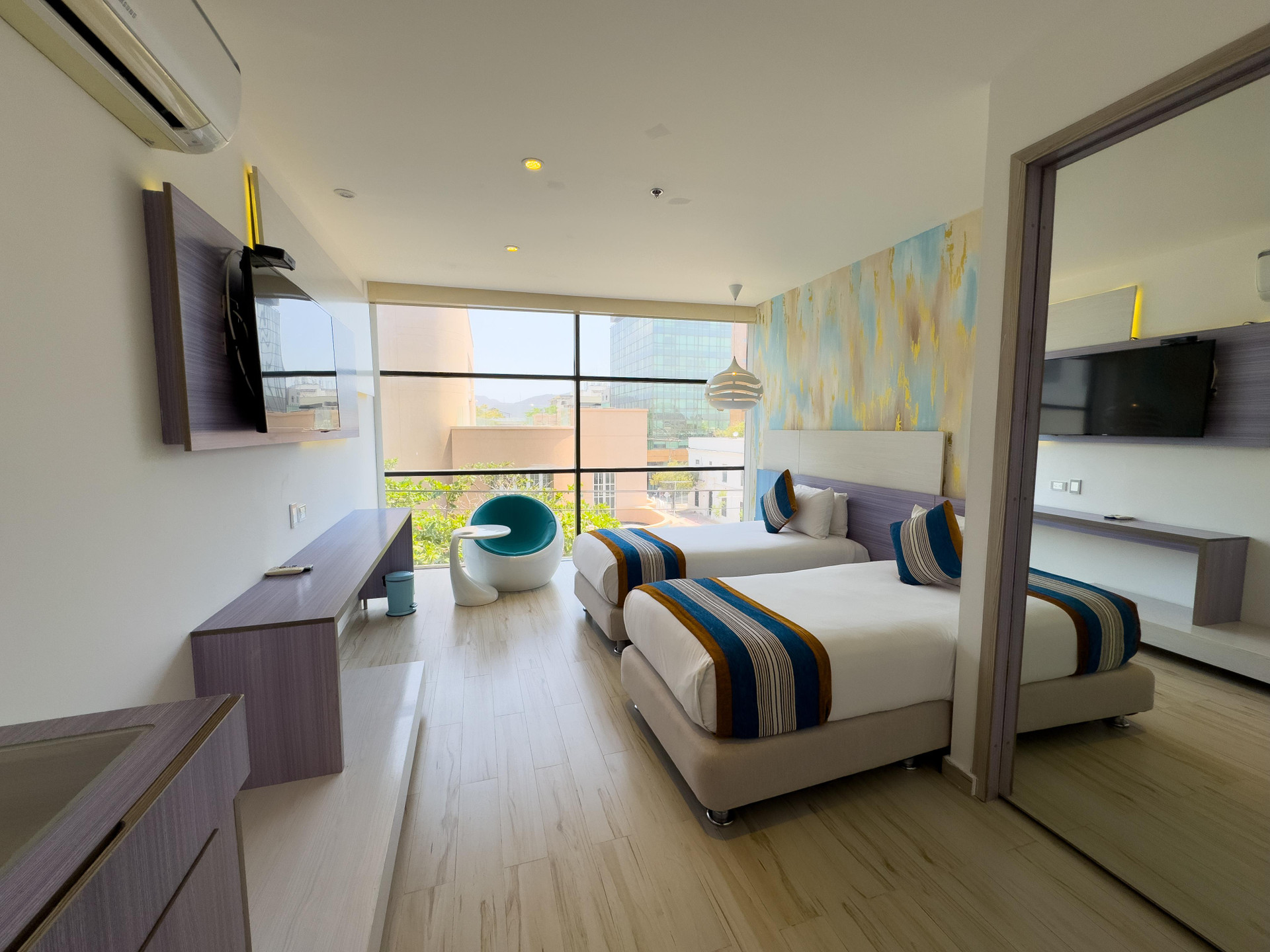 image-housing-carousel
