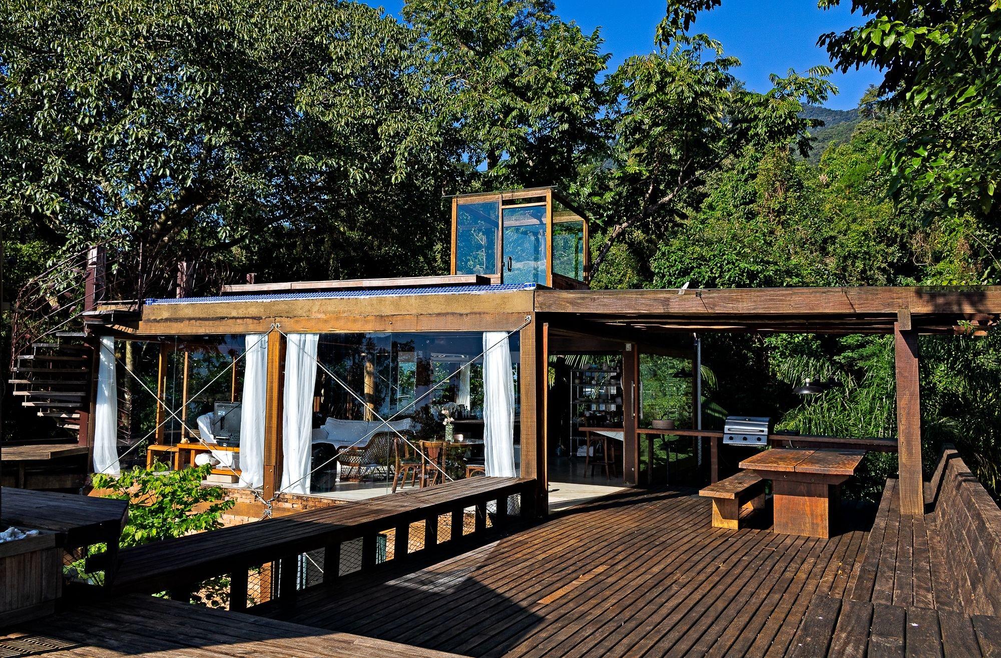 image-housing-carousel