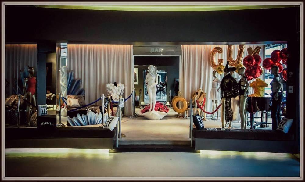 image-housing-carousel