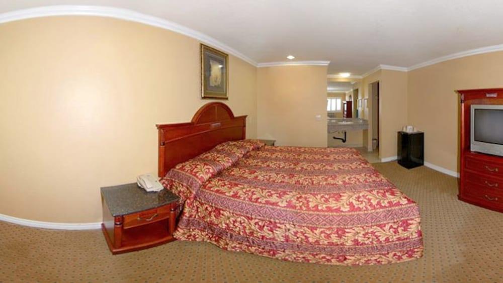 image-housing-carousel
