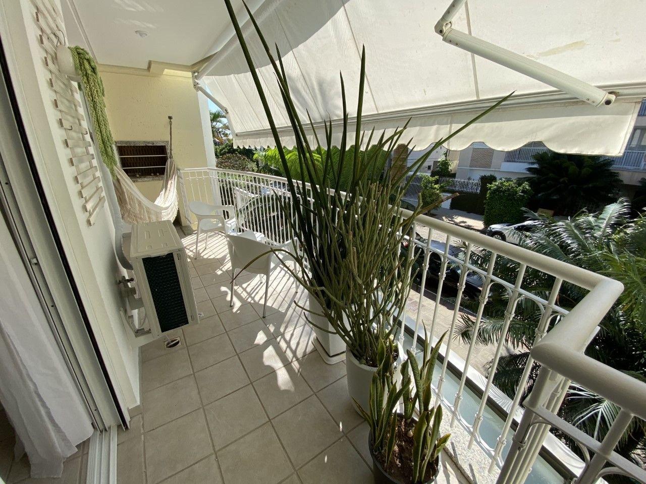 image-housing-carousel