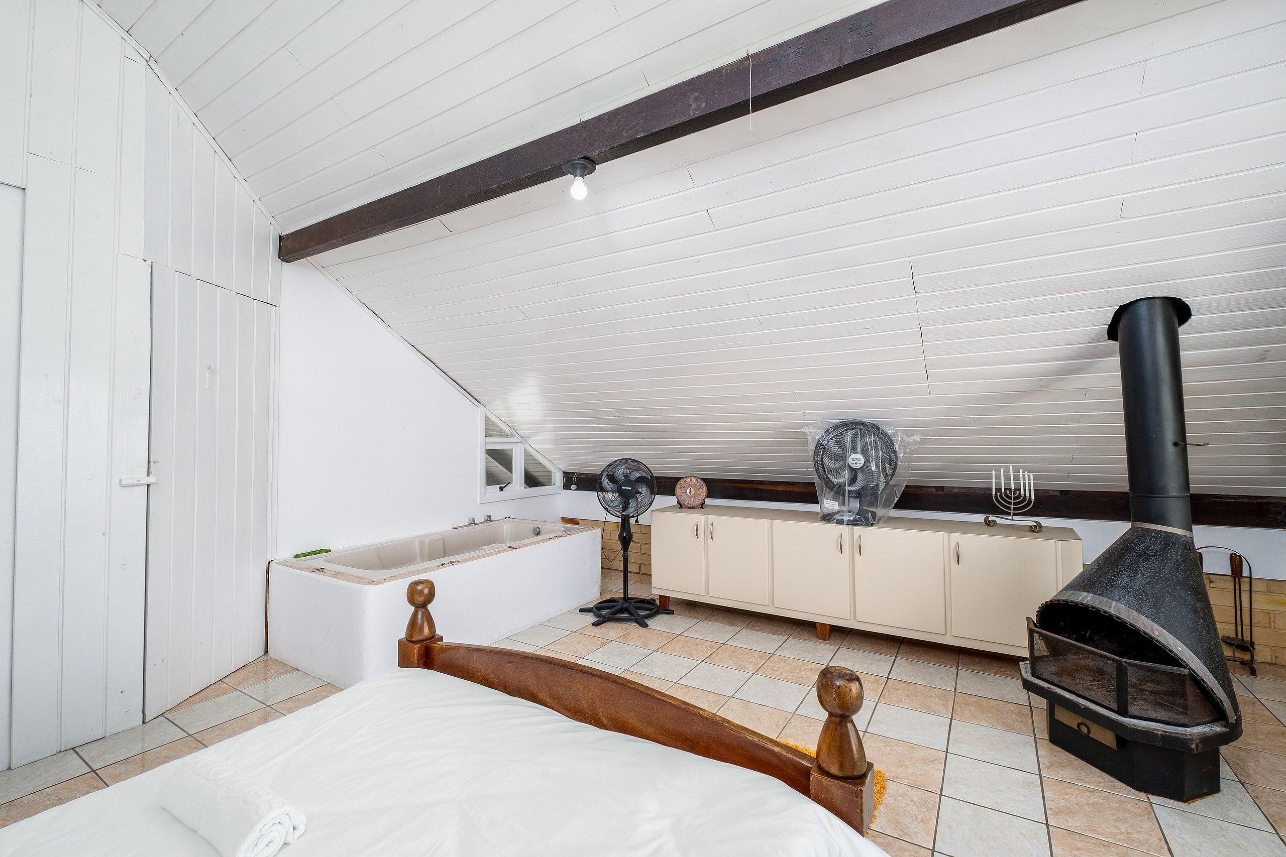 image-housing-carousel