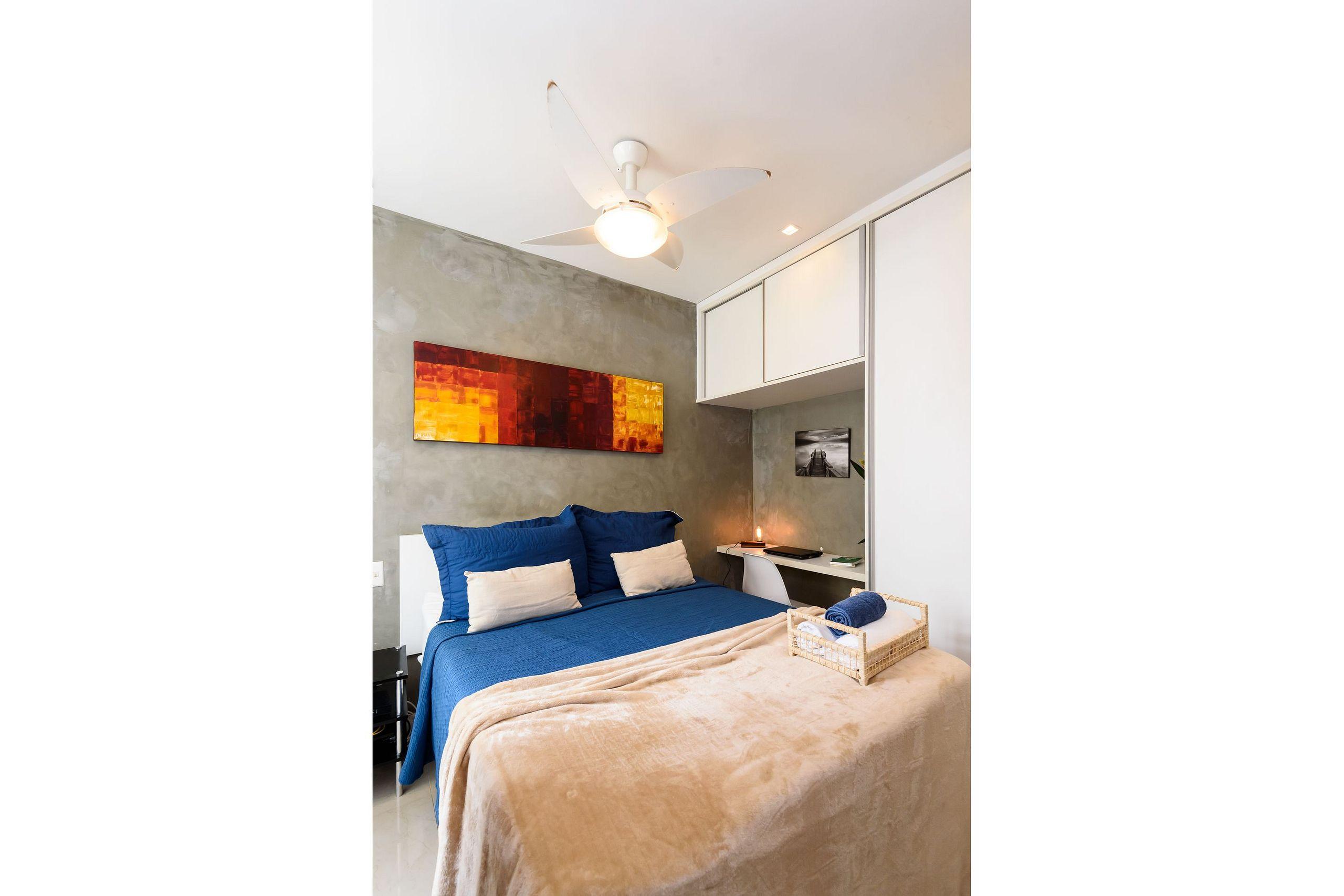 image-housing-carousel