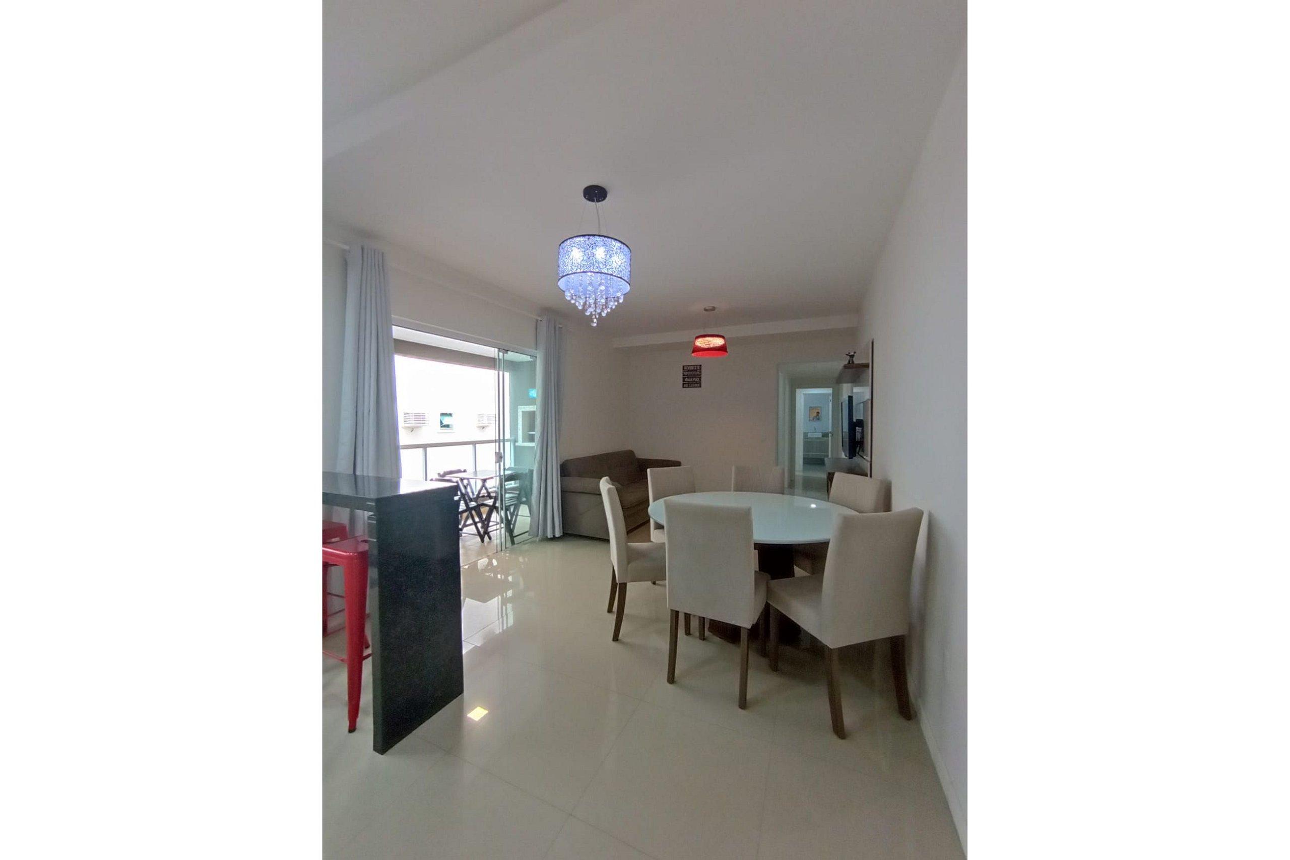 image-housing-carousel