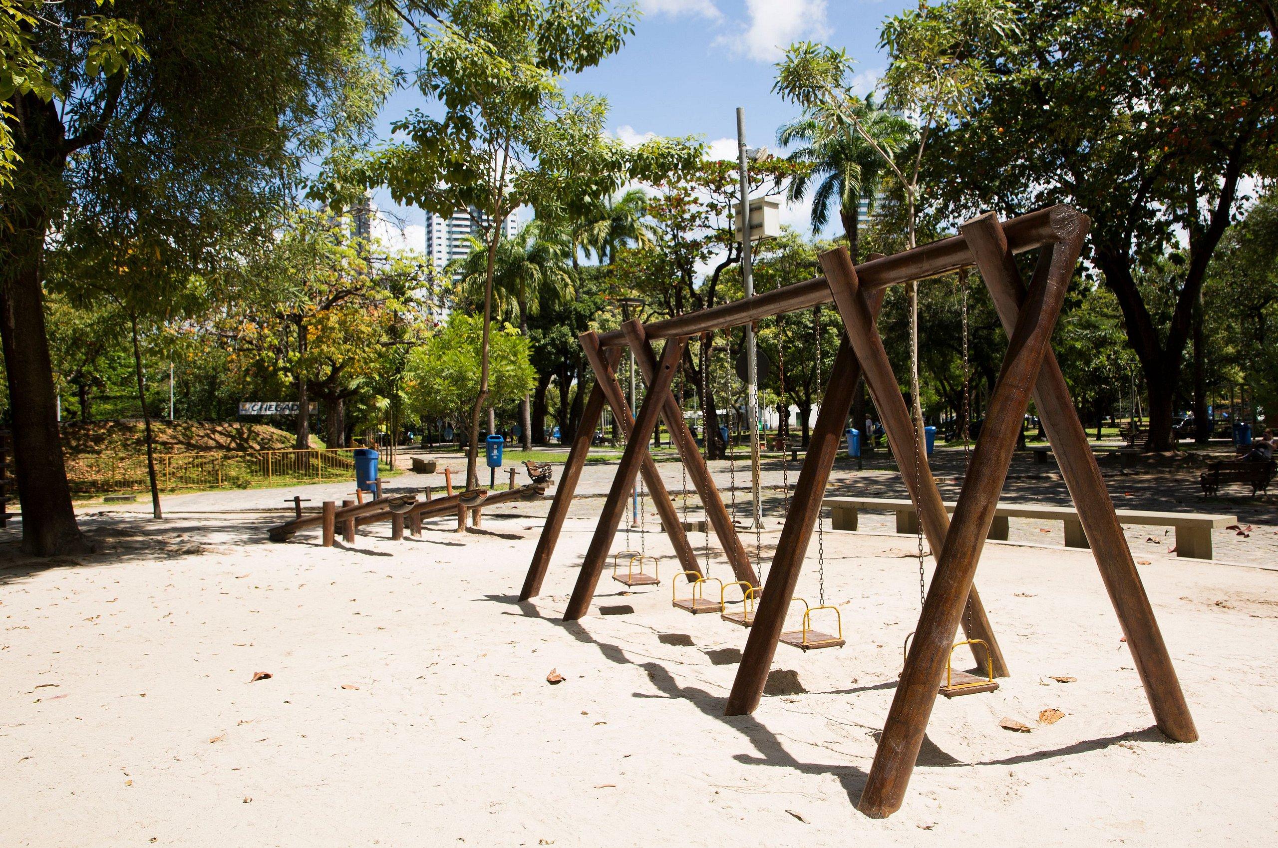image-housing-carousel