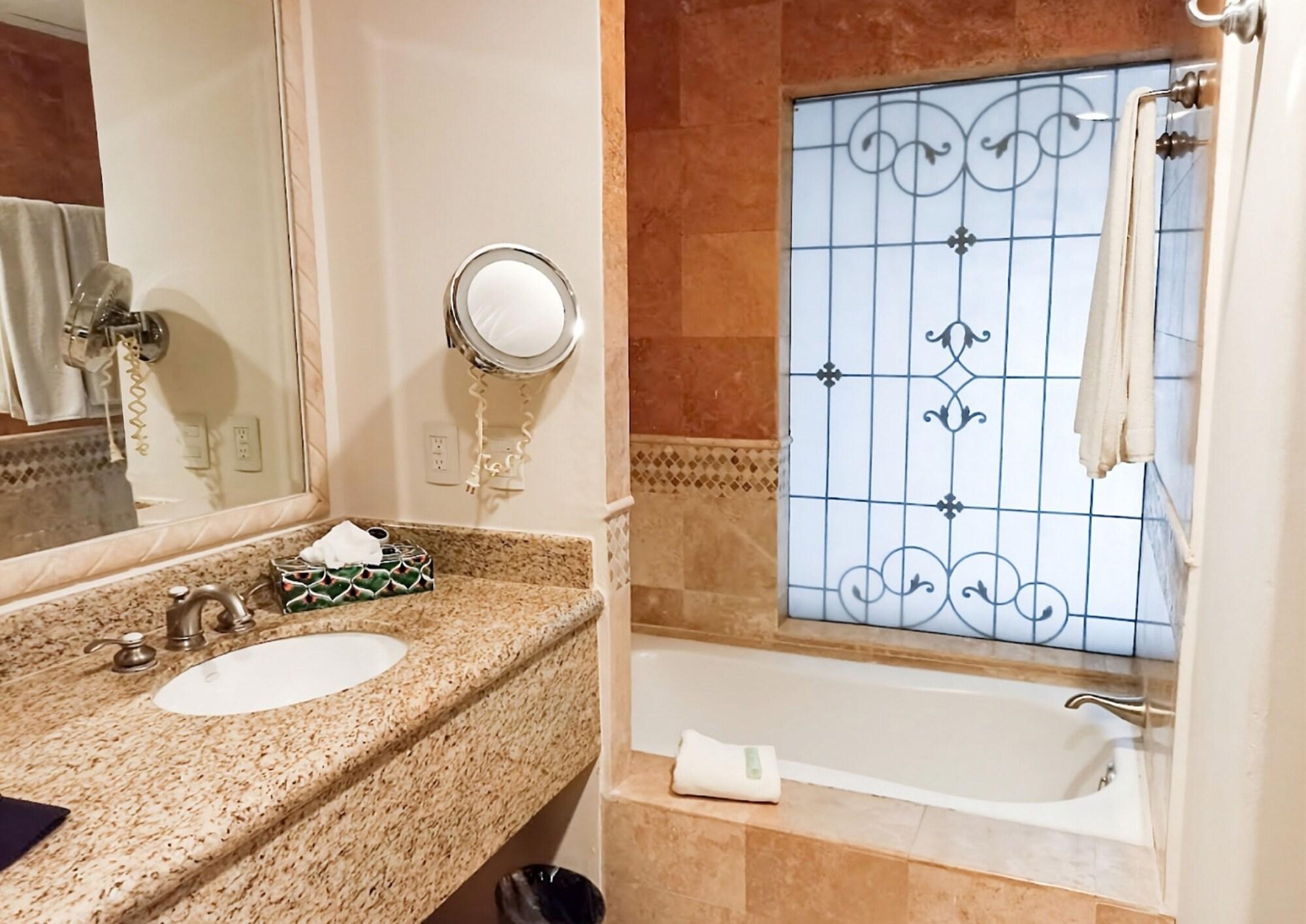 2 Queen Junior Suite Ocean Front