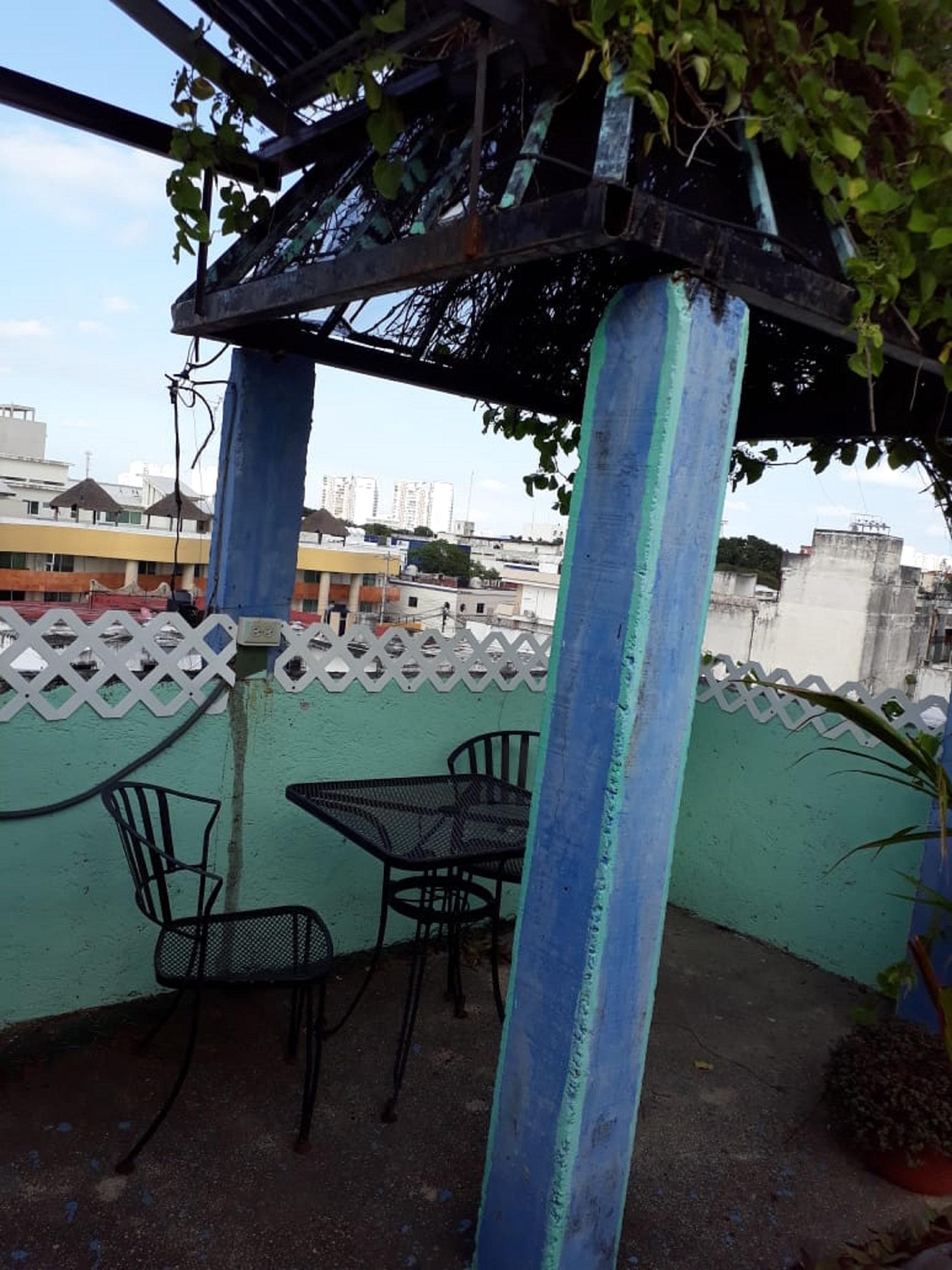 image-housing-carousel