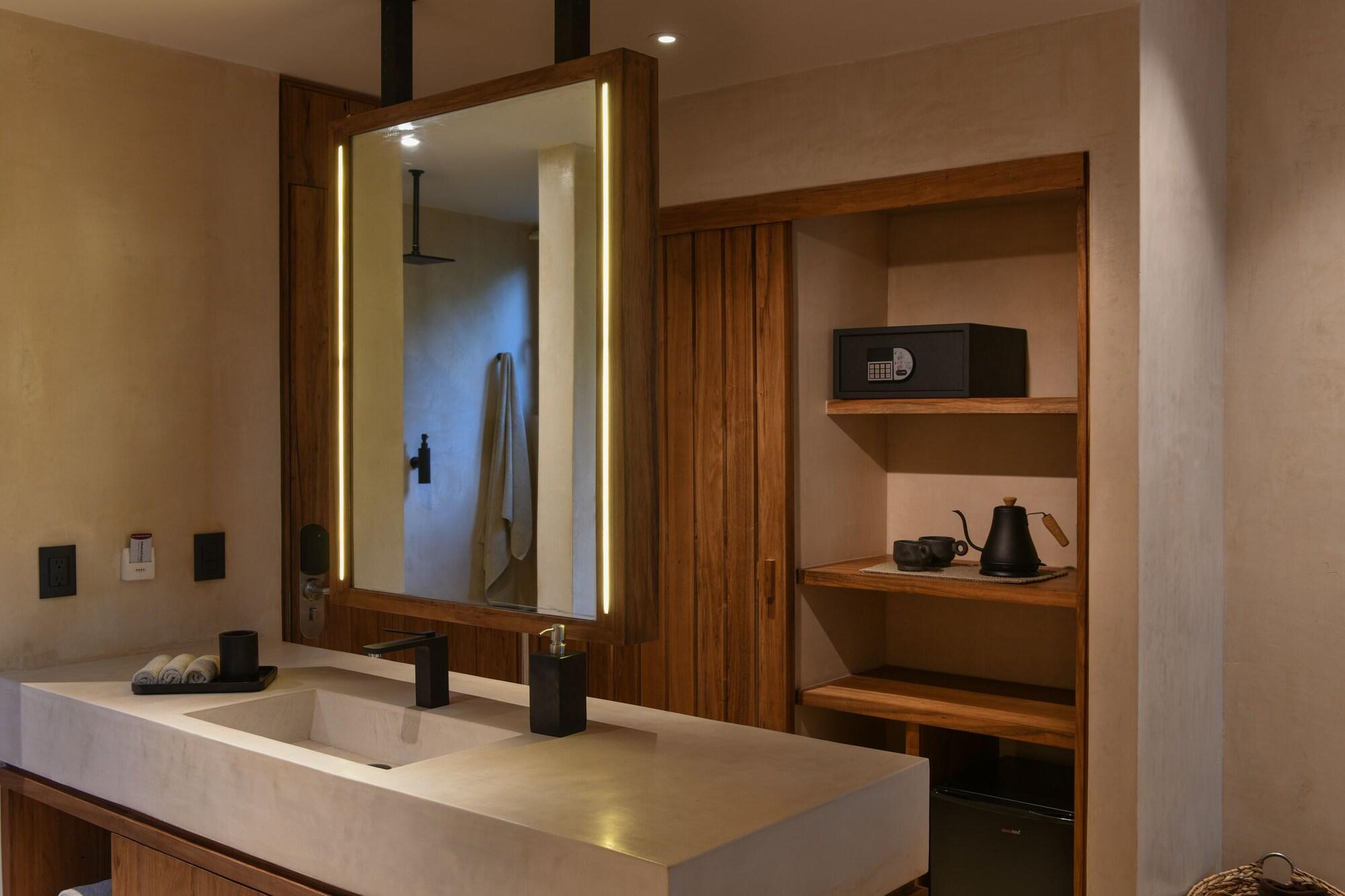 Luxury Suite with King Bed Balcony and Garden View