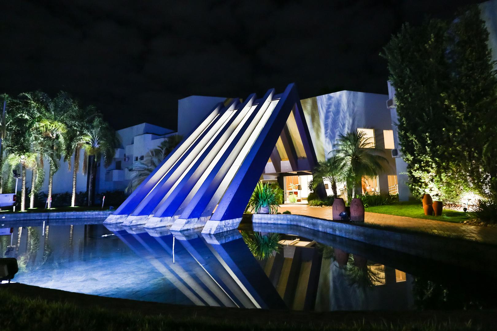 image-housing-carousel