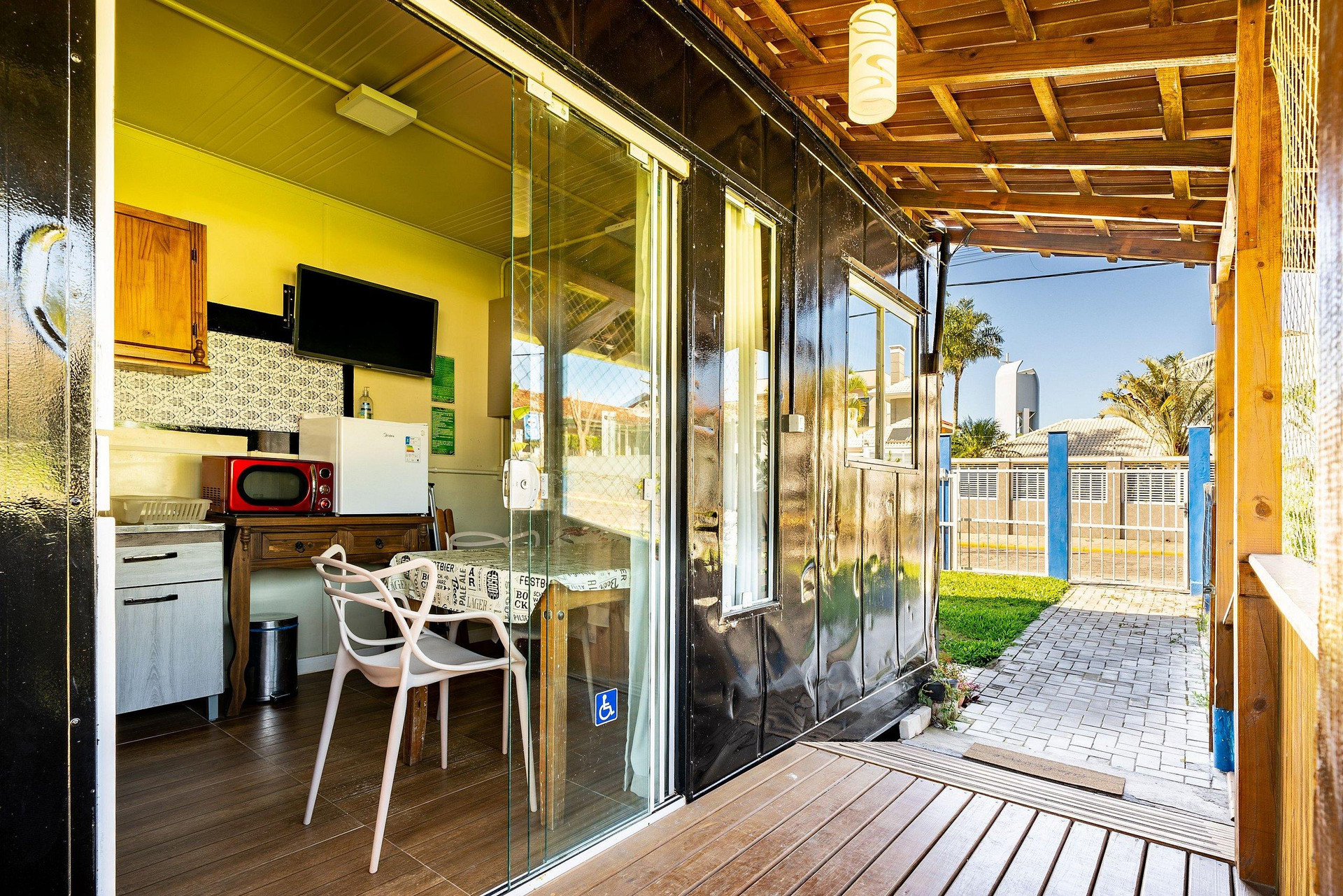 image-housing-carousel