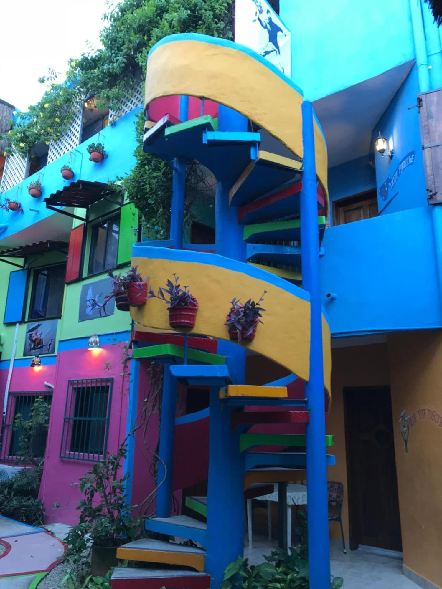 image-housing-carousel