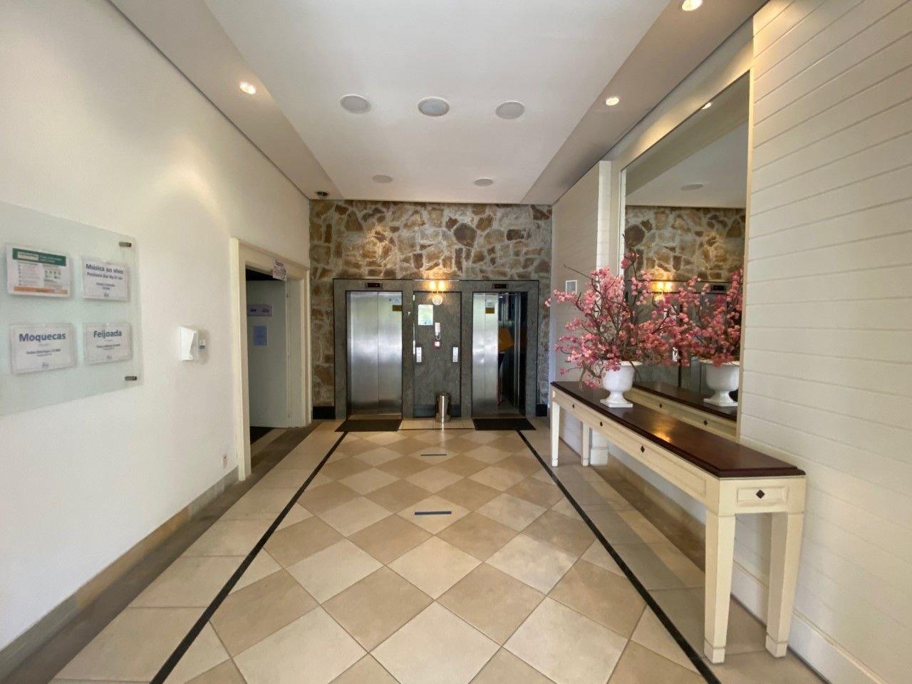 image-housing-carousel