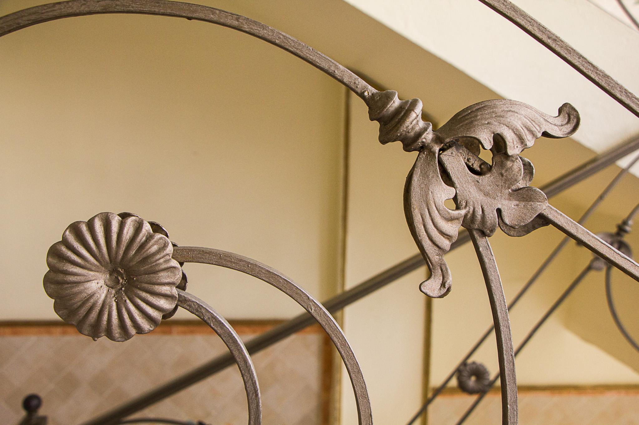 image-housing-carousel