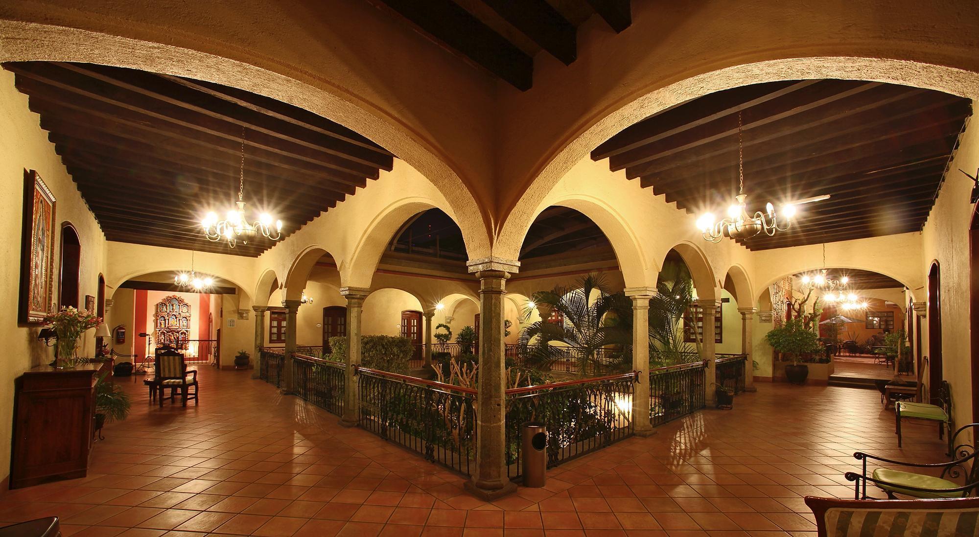 image-housing-carousel