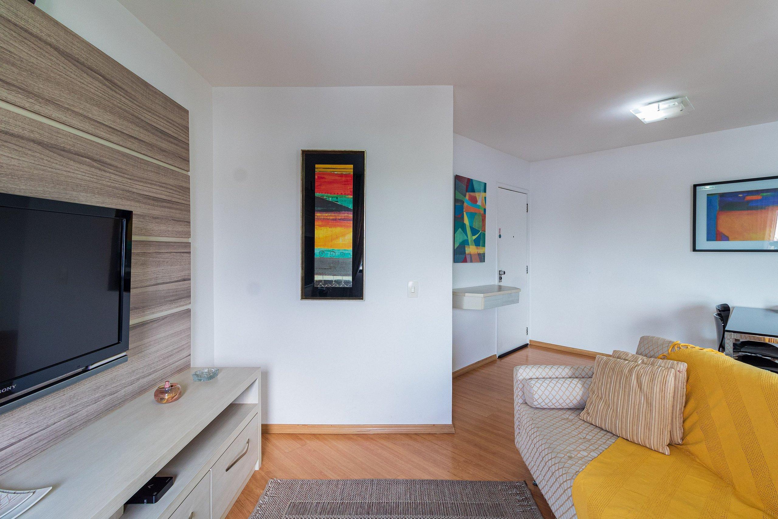 image-housing-carousel