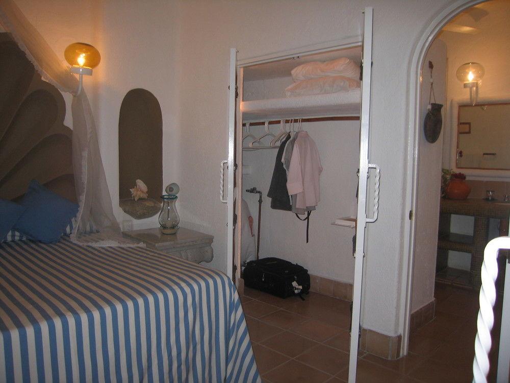 image-housing-carousel