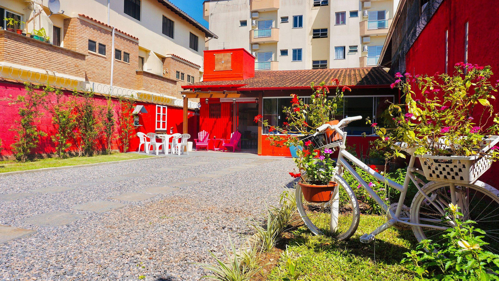 image-housing-carousel