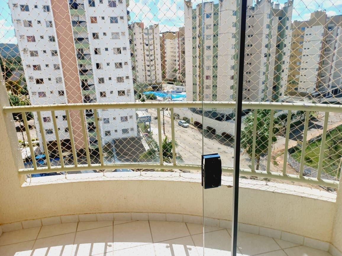 image-housing-carousel