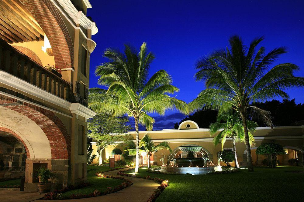 image-housing-carousel