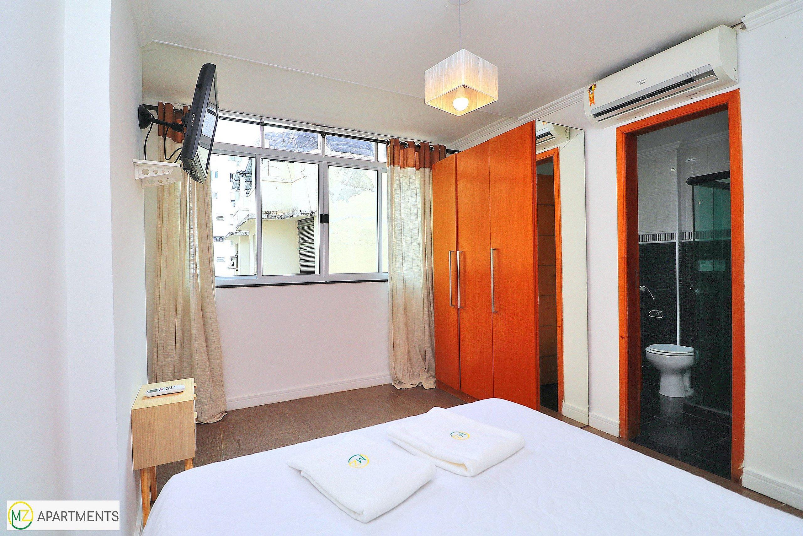 image-housing-carousel