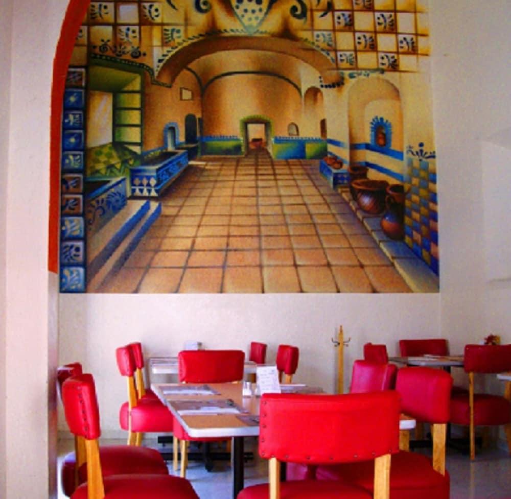 image-housing-carousel