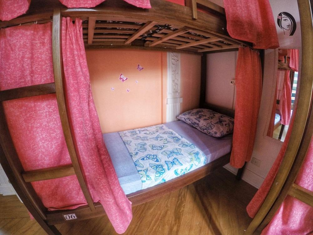 image-housing-carousel