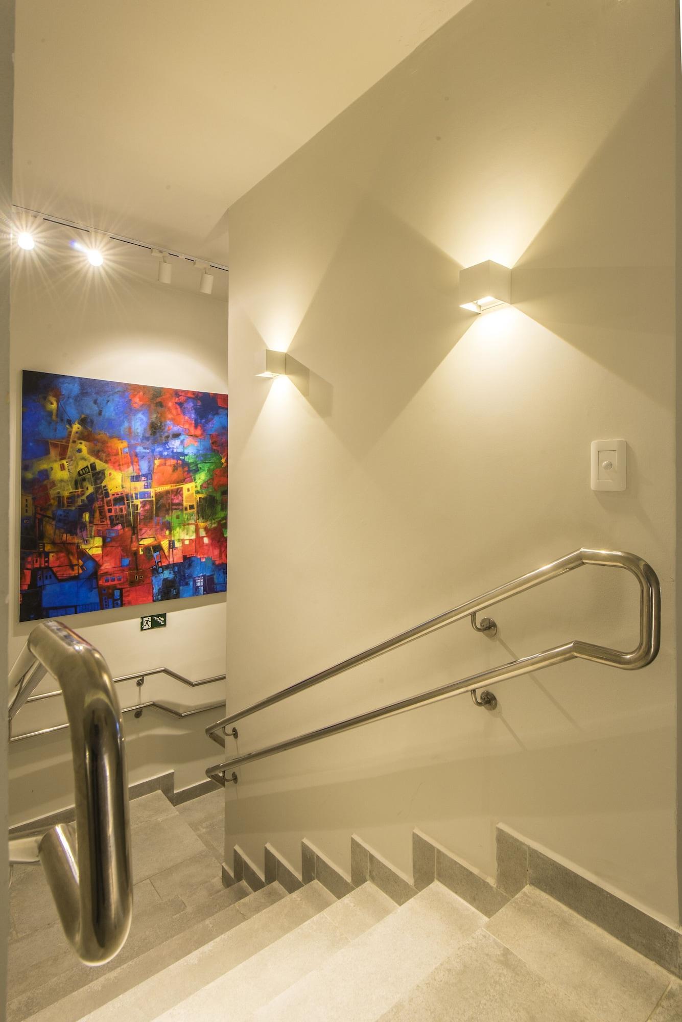 image-housing-carousel