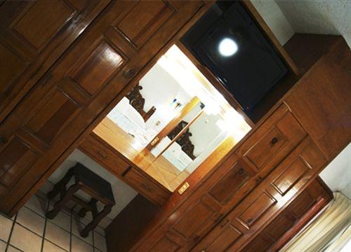 image-housing-carousel